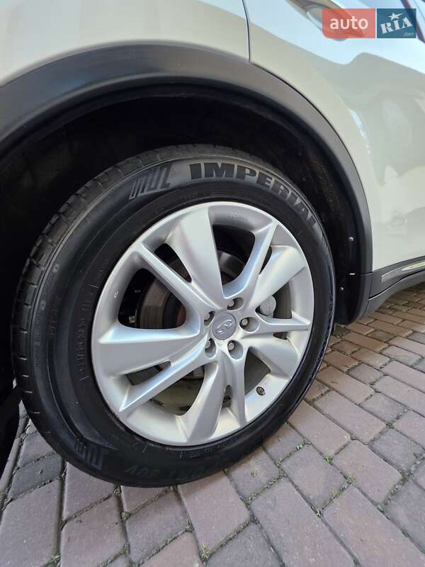 Внедорожник / Кроссовер Infiniti QX70 2014 в Виннице