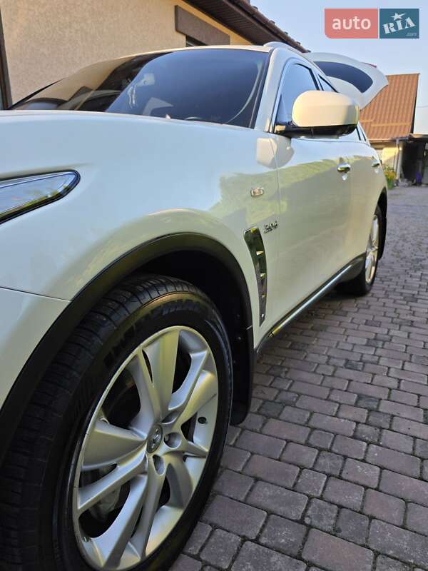 Внедорожник / Кроссовер Infiniti QX70 2014 в Виннице