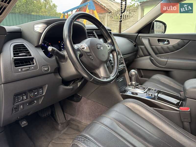 Позашляховик / Кросовер Infiniti QX70 2014 в Чернігові