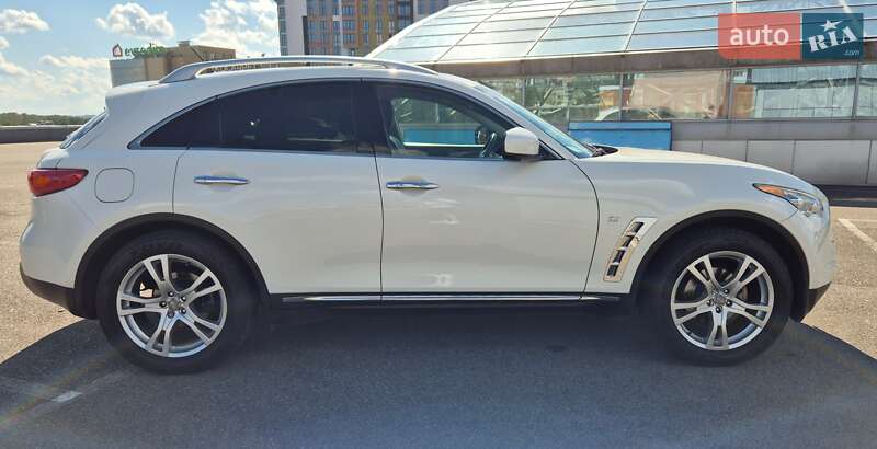 Позашляховик / Кросовер Infiniti QX70 2016 в Києві