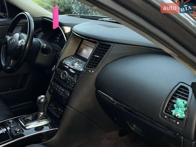 Внедорожник / Кроссовер Infiniti QX70 2017 в Коломые фото 24 Внедорожник / Кроссовер Infiniti QX70 2017 в Коломые