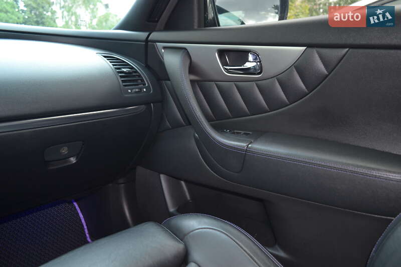 Внедорожник / Кроссовер Infiniti QX70 2014 в Киеве