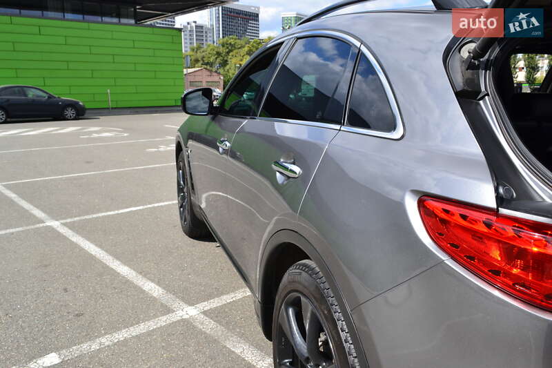 Внедорожник / Кроссовер Infiniti QX70 2014 в Киеве