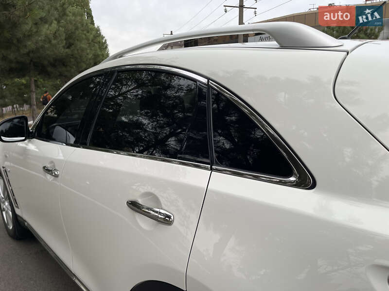 Внедорожник / Кроссовер Infiniti QX70 2015 в Одессе