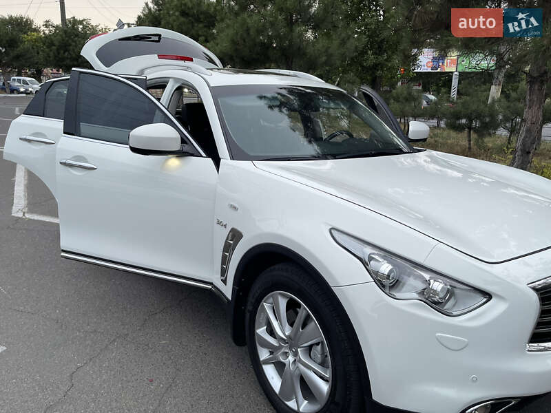 Внедорожник / Кроссовер Infiniti QX70 2015 в Одессе