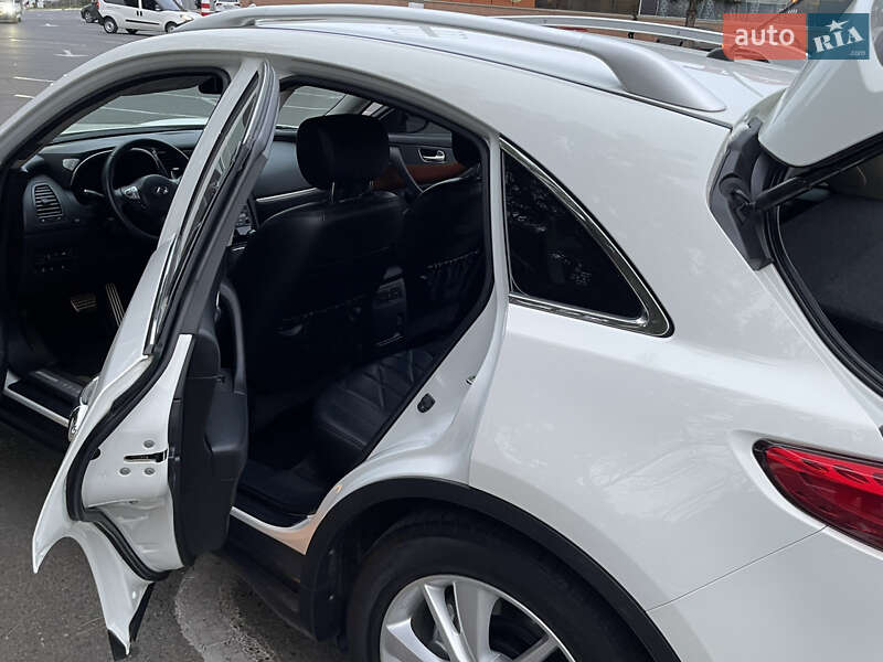 Внедорожник / Кроссовер Infiniti QX70 2015 в Одессе