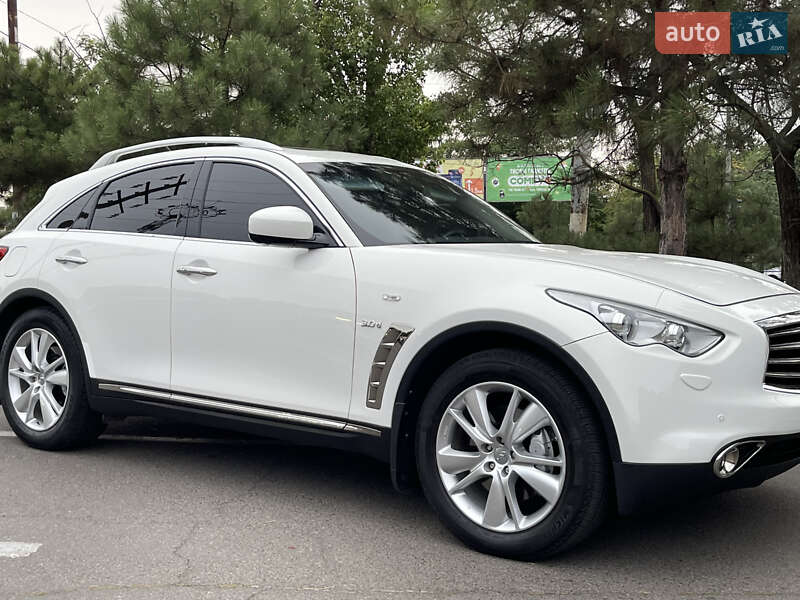 Внедорожник / Кроссовер Infiniti QX70 2015 в Одессе