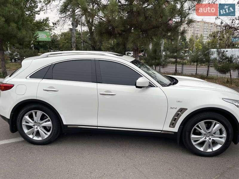 Внедорожник / Кроссовер Infiniti QX70 2015 в Одессе