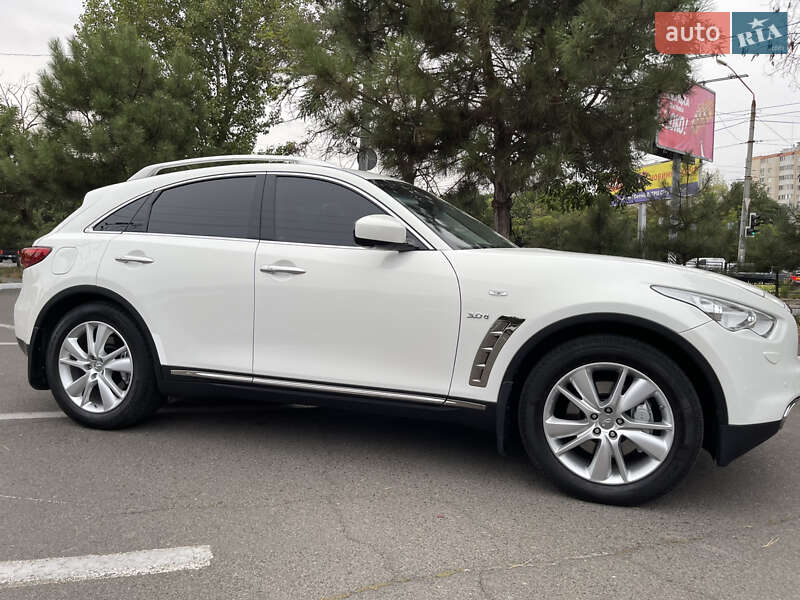 Внедорожник / Кроссовер Infiniti QX70 2015 в Одессе