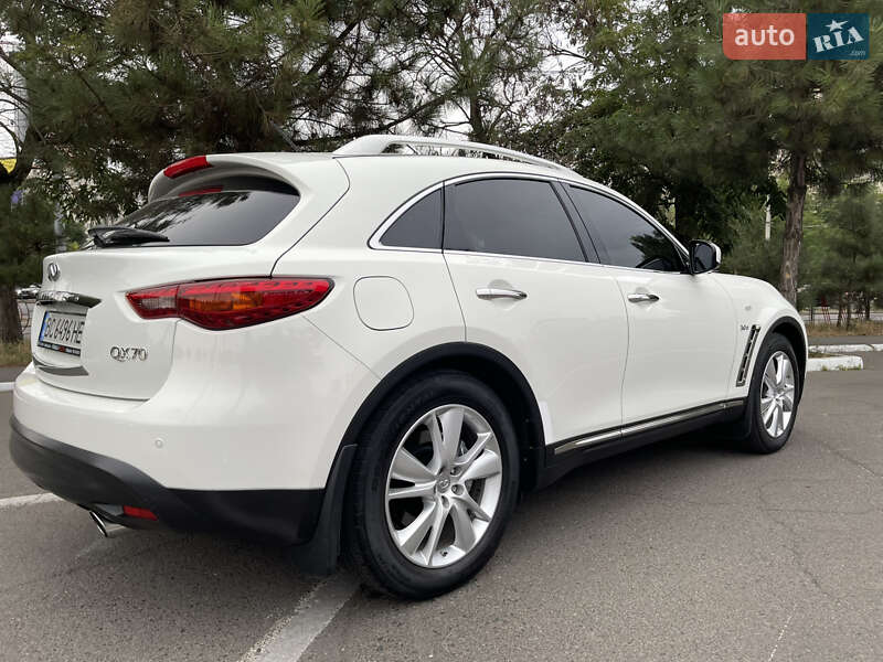 Внедорожник / Кроссовер Infiniti QX70 2015 в Одессе