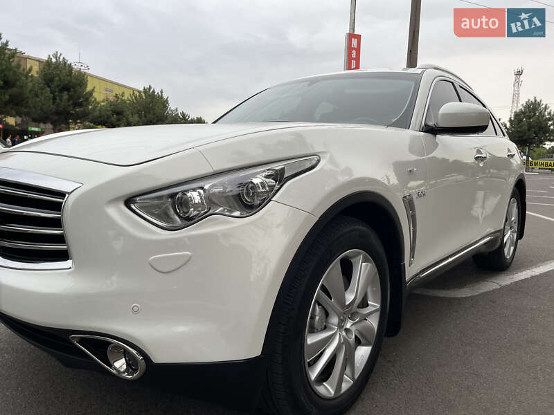 Внедорожник / Кроссовер Infiniti QX70 2015 в Одессе