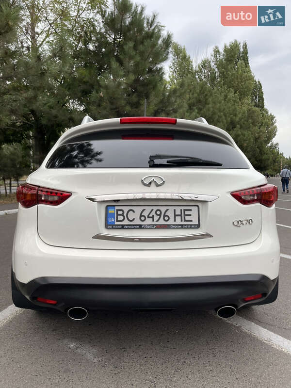 Внедорожник / Кроссовер Infiniti QX70 2015 в Одессе