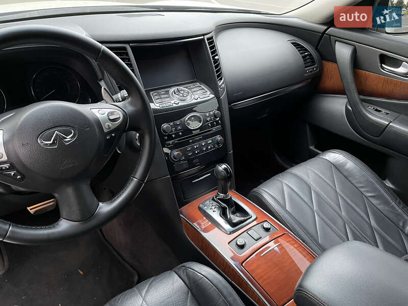 Внедорожник / Кроссовер Infiniti QX70 2015 в Одессе