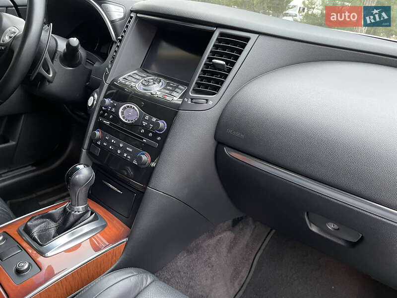 Внедорожник / Кроссовер Infiniti QX70 2015 в Одессе