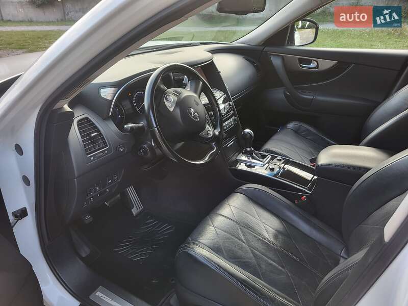 Внедорожник / Кроссовер Infiniti QX70 2015 в Подгайцах