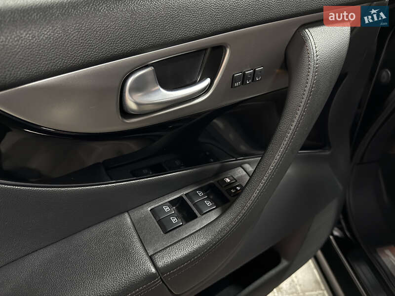 Позашляховик / Кросовер Infiniti QX70 2014 в Києві