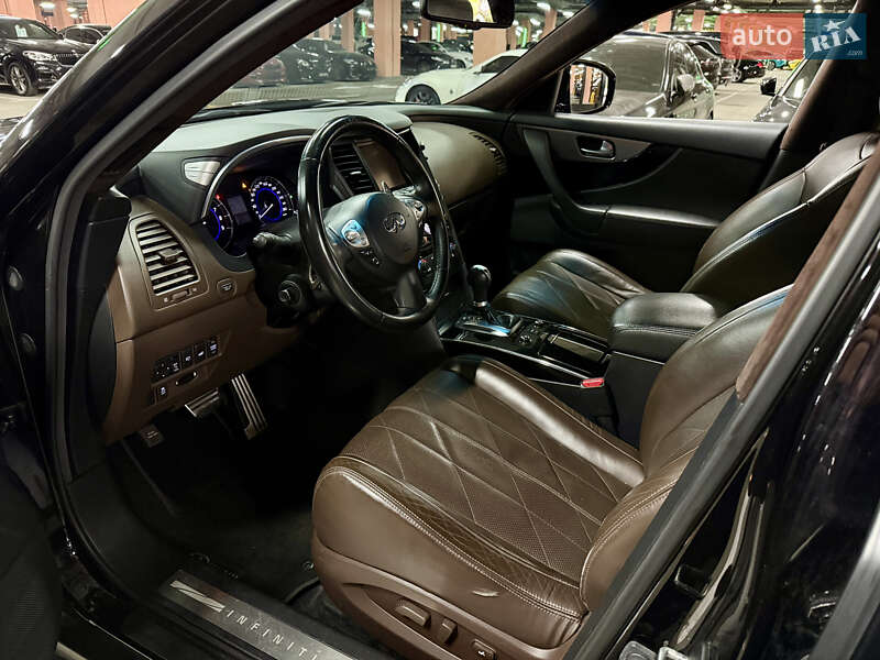 Позашляховик / Кросовер Infiniti QX70 2014 в Києві