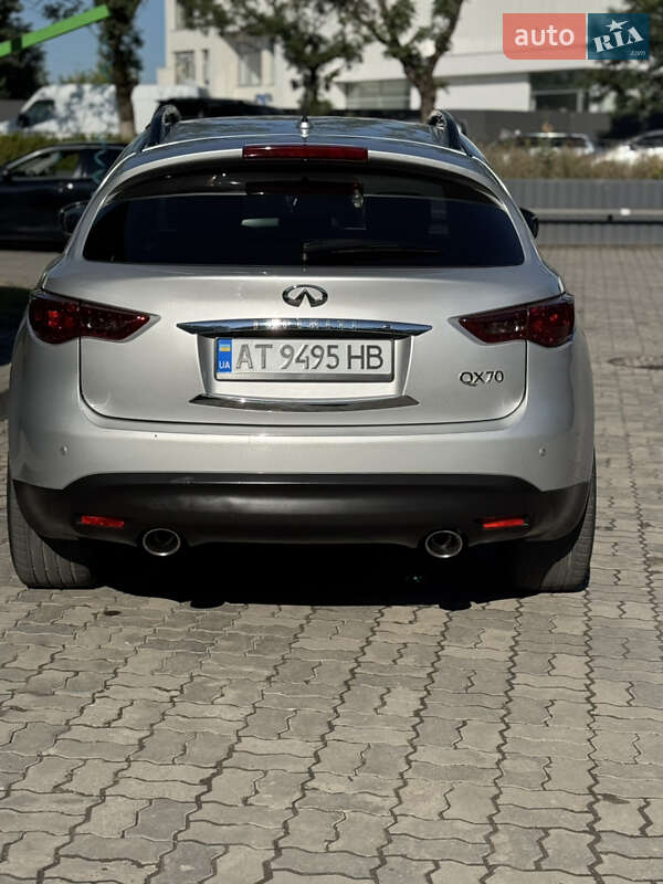 Внедорожник / Кроссовер Infiniti QX70 2013 в Ивано-Франковске