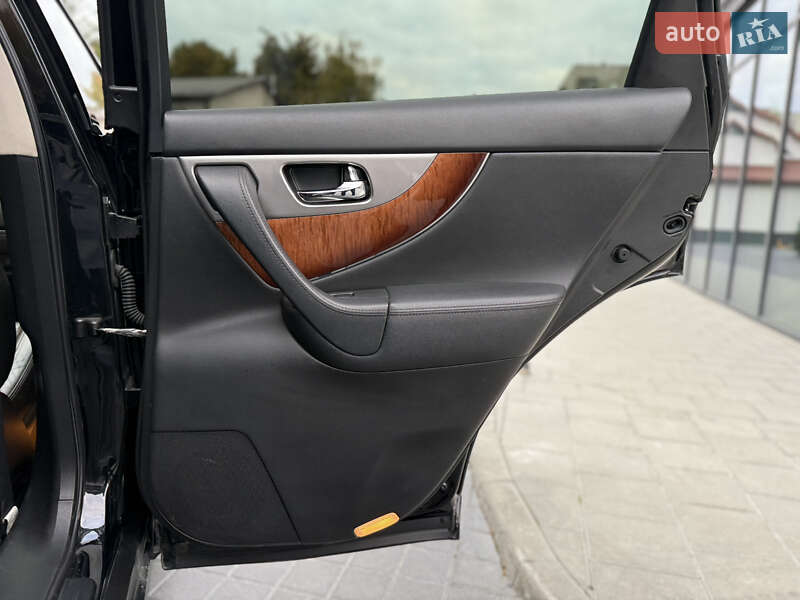 Внедорожник / Кроссовер Infiniti QX70 2016 в Львове фото 46 Внедорожник / Кроссовер Infiniti QX70 2016 в Львове