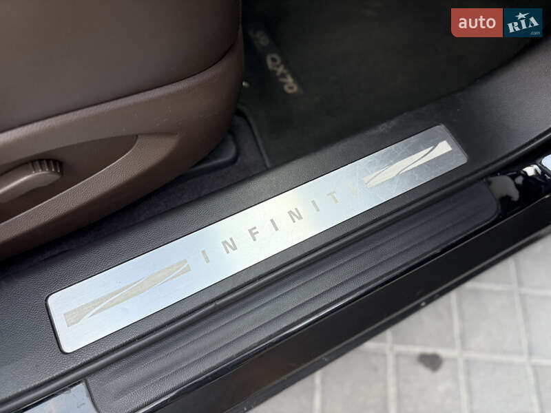 Внедорожник / Кроссовер Infiniti QX70 2016 в Львове фото 49 Внедорожник / Кроссовер Infiniti QX70 2016 в Львове