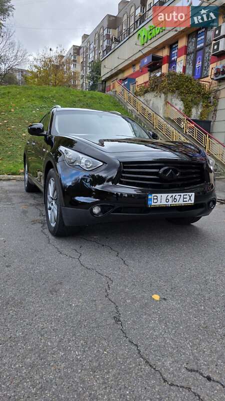 Позашляховик / Кросовер Infiniti QX70 2013 в  фото Позашляховик / Кросовер Infiniti QX70 2013 в
