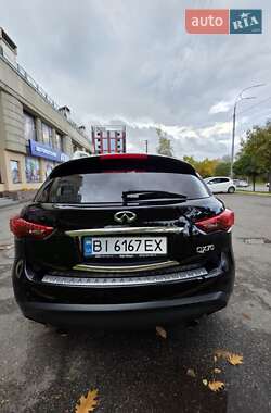 Позашляховик / Кросовер Infiniti QX70 2013 в  фото 3 Позашляховик / Кросовер Infiniti QX70 2013 в