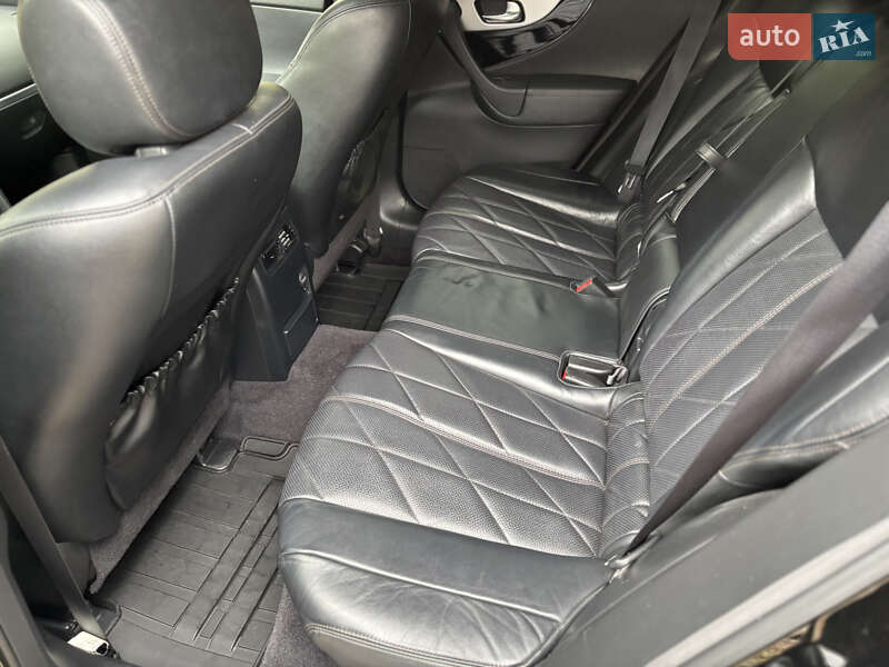 Внедорожник / Кроссовер Infiniti QX70 2013 в Киеве