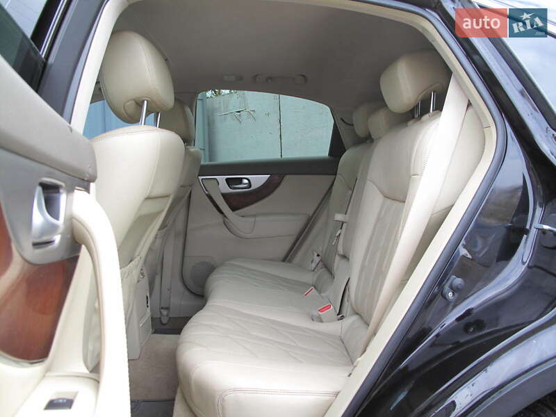 Позашляховик / Кросовер Infiniti QX70 2013 в Києві