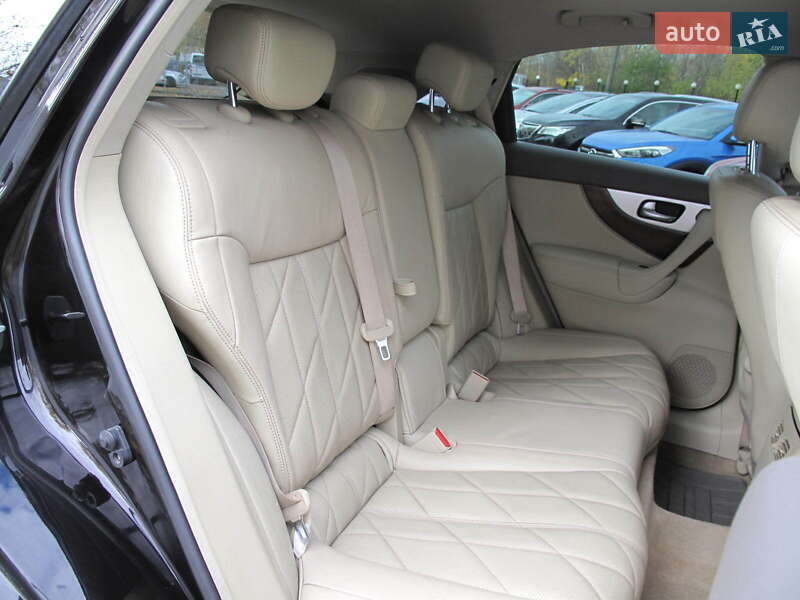 Позашляховик / Кросовер Infiniti QX70 2013 в Києві