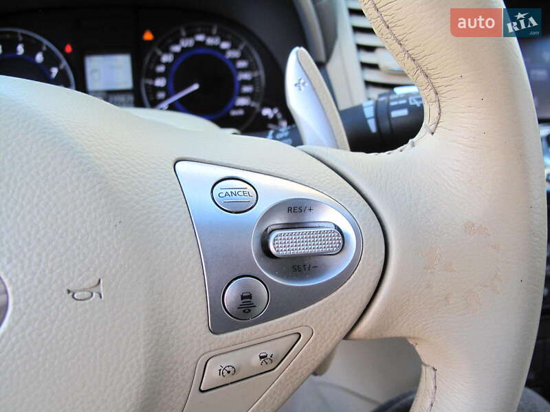 Позашляховик / Кросовер Infiniti QX70 2013 в Києві