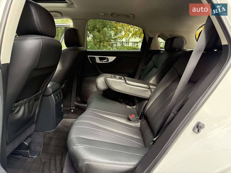 Внедорожник / Кроссовер Infiniti QX70 2016 в Тернополе фото 25 Внедорожник / Кроссовер Infiniti QX70 2016 в Тернополе