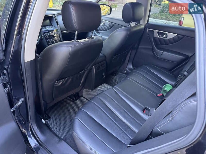 Позашляховик / Кросовер Infiniti QX70 2013 в Волочиську