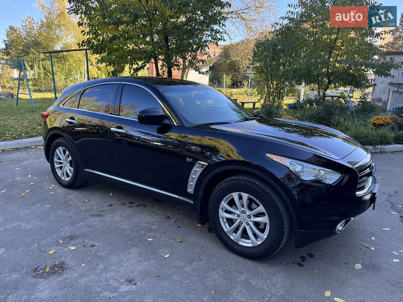Позашляховик / Кросовер Infiniti QX70 2013 в Волочиську