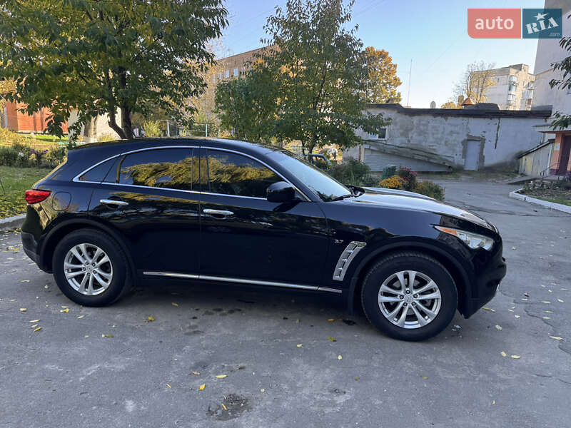 Позашляховик / Кросовер Infiniti QX70 2013 в Волочиську