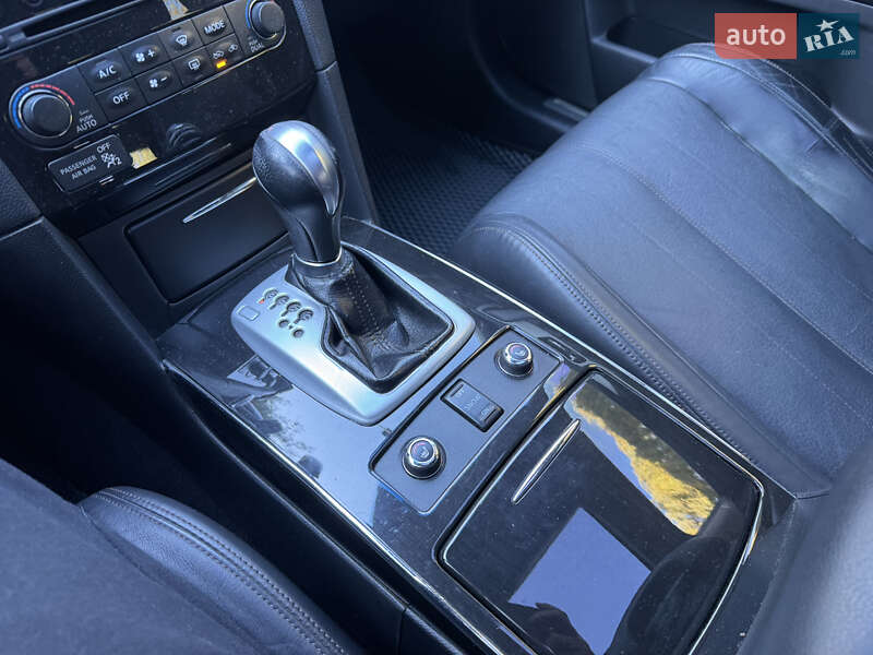 Позашляховик / Кросовер Infiniti QX70 2013 в Волочиську