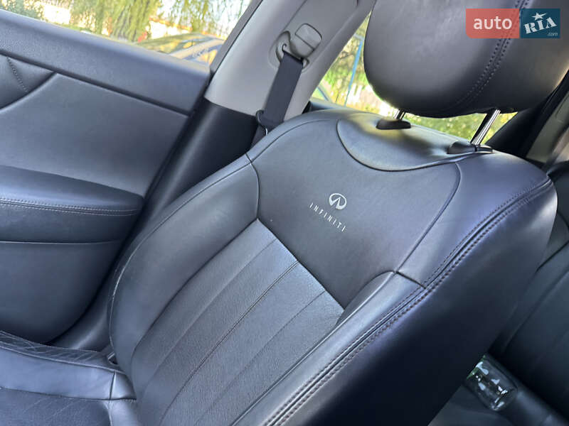 Позашляховик / Кросовер Infiniti QX70 2013 в Волочиську