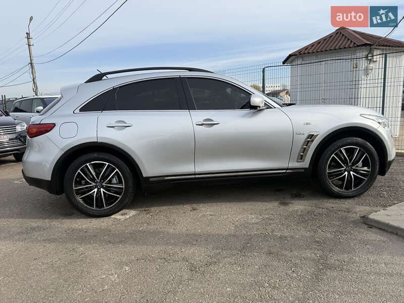 Внедорожник / Кроссовер Infiniti QX70 2015 в Киеве