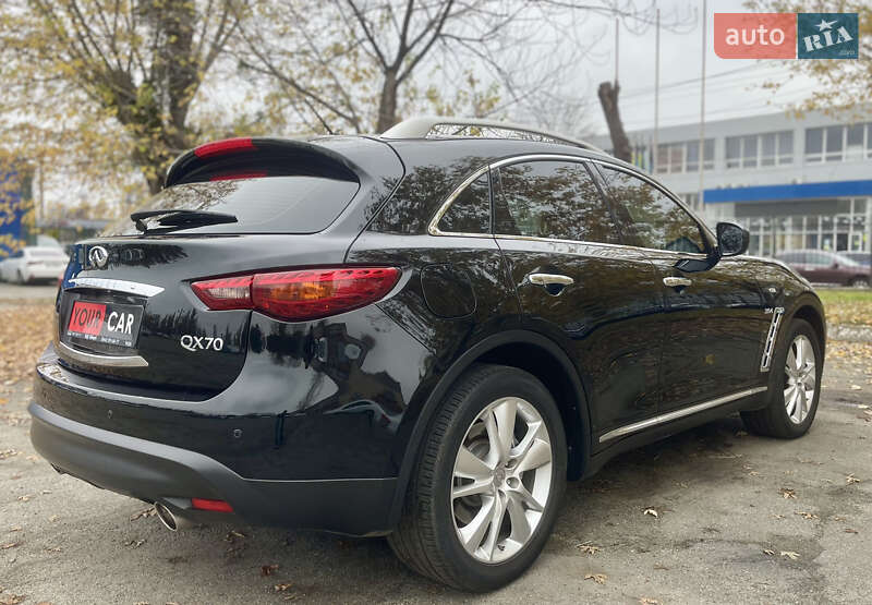 Позашляховик / Кросовер Infiniti QX70 2015 в Києві