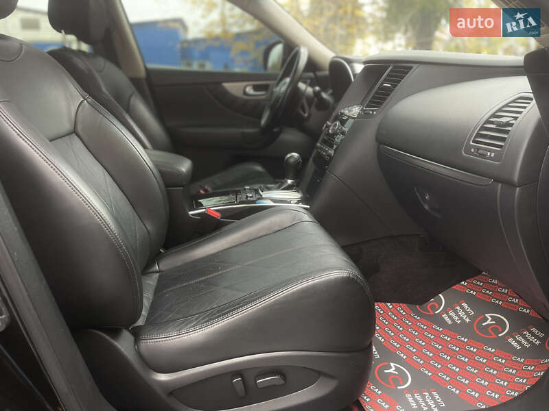 Позашляховик / Кросовер Infiniti QX70 2015 в Києві