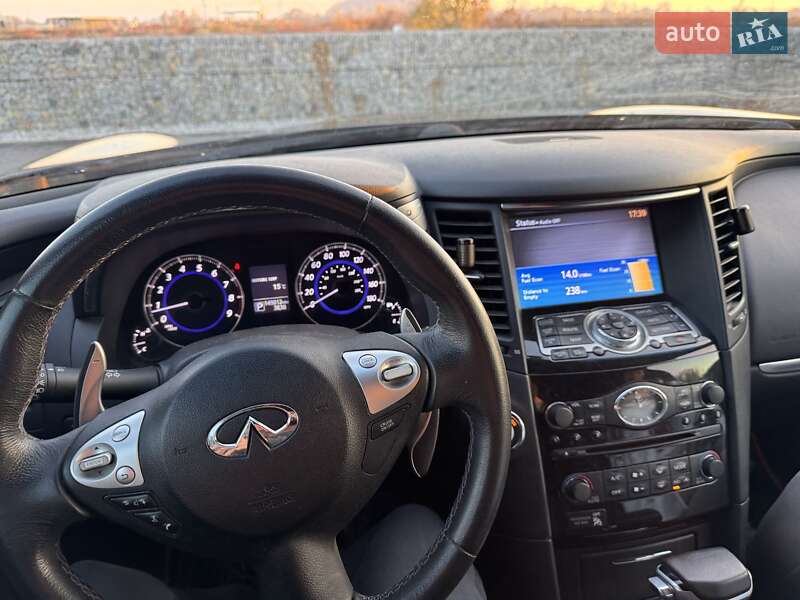 Позашляховик / Кросовер Infiniti QX70 2015 в Мукачевому