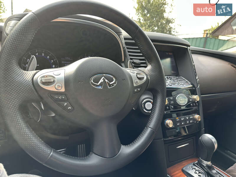 Внедорожник / Кроссовер Infiniti QX70 2013 в Полтаве