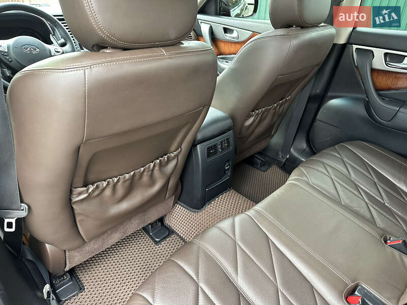 Внедорожник / Кроссовер Infiniti QX70 2013 в Полтаве