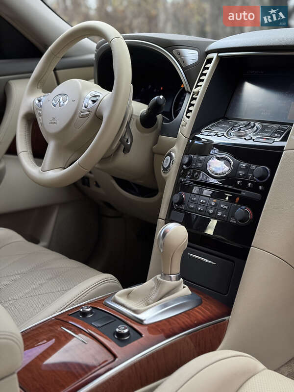 Внедорожник / Кроссовер Infiniti QX70 2013 в Киеве фото 18 Внедорожник / Кроссовер Infiniti QX70 2013 в Киеве
