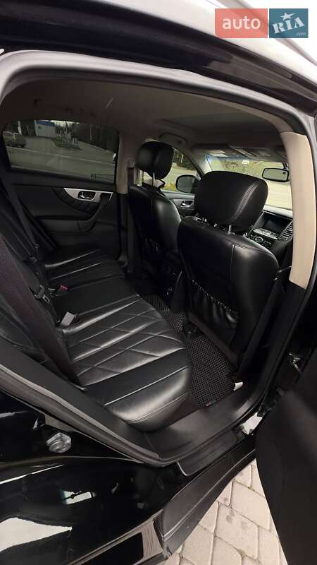 Внедорожник / Кроссовер Infiniti QX70 2013 в Хмельницком