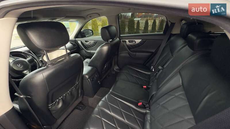 Внедорожник / Кроссовер Infiniti QX70 2013 в Хмельницком