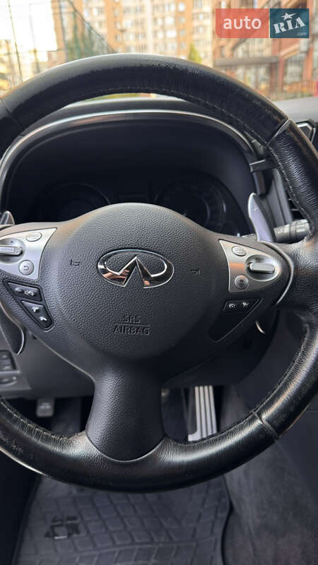 Внедорожник / Кроссовер Infiniti QX70 2016 в Одессе