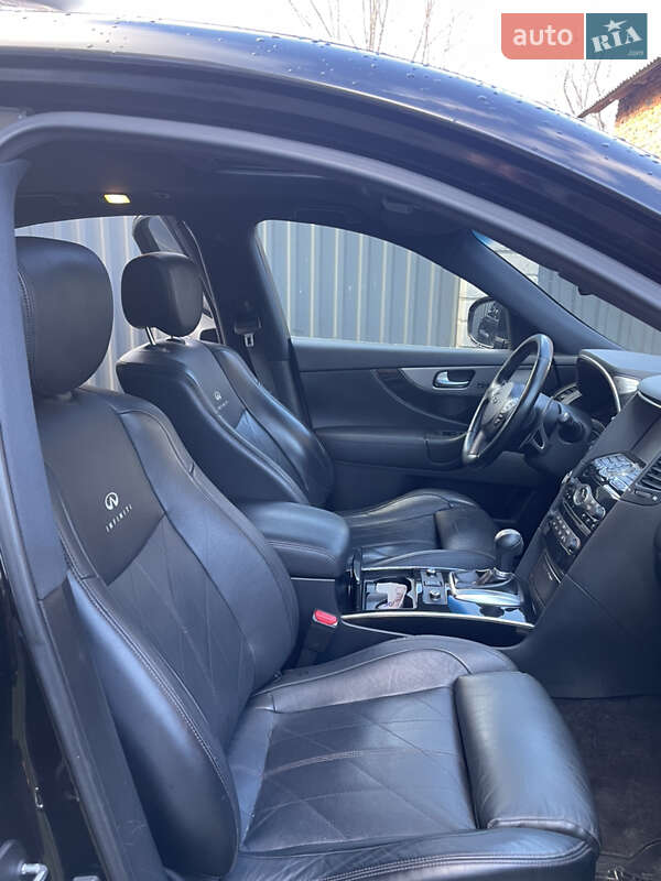 Внедорожник / Кроссовер Infiniti QX70 2014 в Стебнику