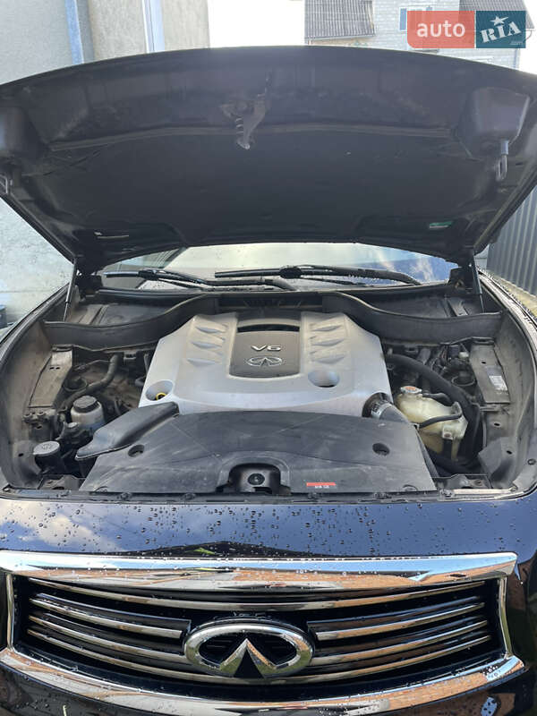 Внедорожник / Кроссовер Infiniti QX70 2014 в Стебнику