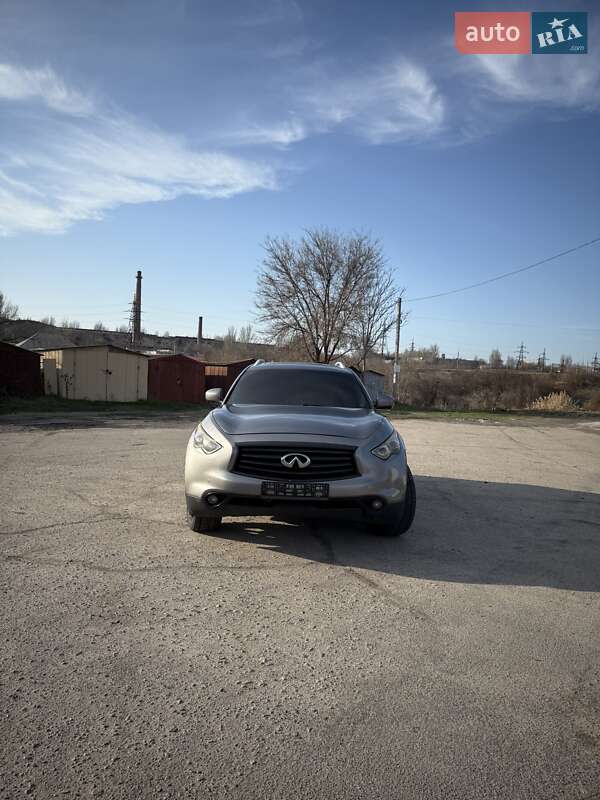 Внедорожник / Кроссовер Infiniti QX70 2013 в Запорожье