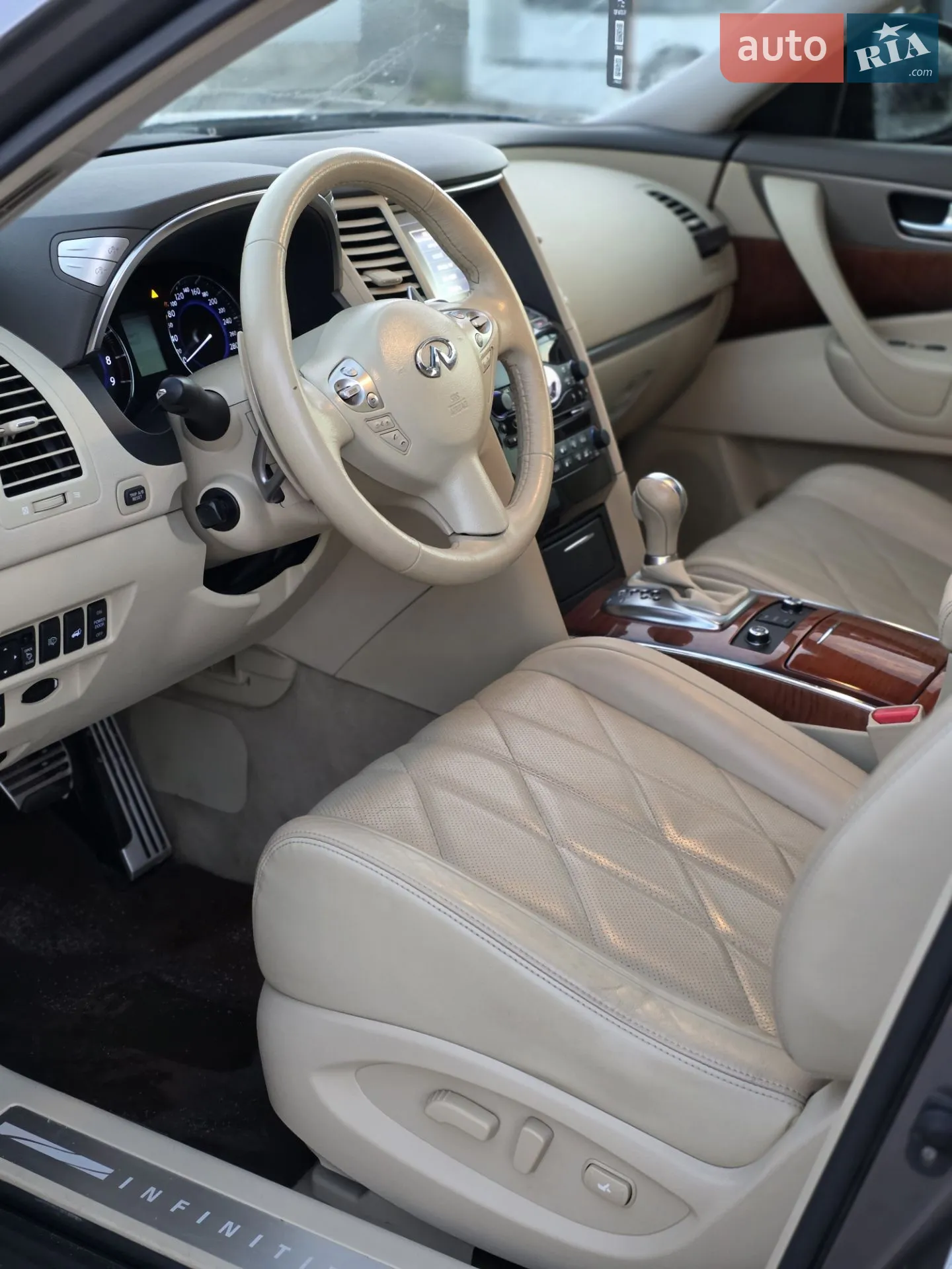 Infiniti QX70 2017 VIN JN1TCNS51U0600427 фото оголошення 12 з 21